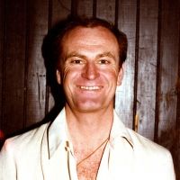 Photo Flashback: Peter Allen Backstage at the Biltmore Theatre in 1979