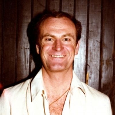 Photo Flashback: Peter Allen Backstage at the Biltmore Theatre in 1979
