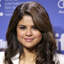 Selena Gomez Opens Up About Bipolar Diagnosis on Miley Cyrus' Live Instagram Video