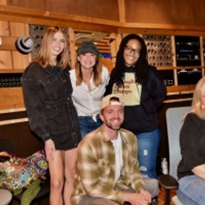 Photos: The Cast of CHICAGO Records &#039;CAROLS FOR A CURE&#039; - Get an Exclusive Look Inside the Session!