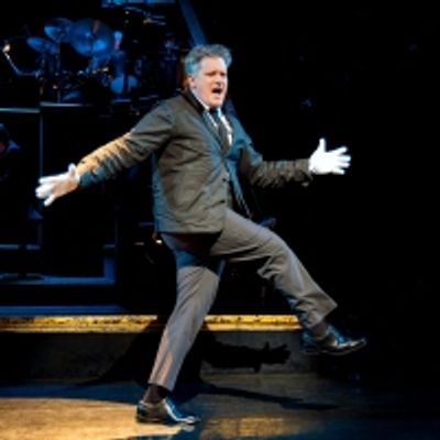 Photos: First Look at Isaac Mizrahi as &#039;Amos Hart&#039; in CHICAGO