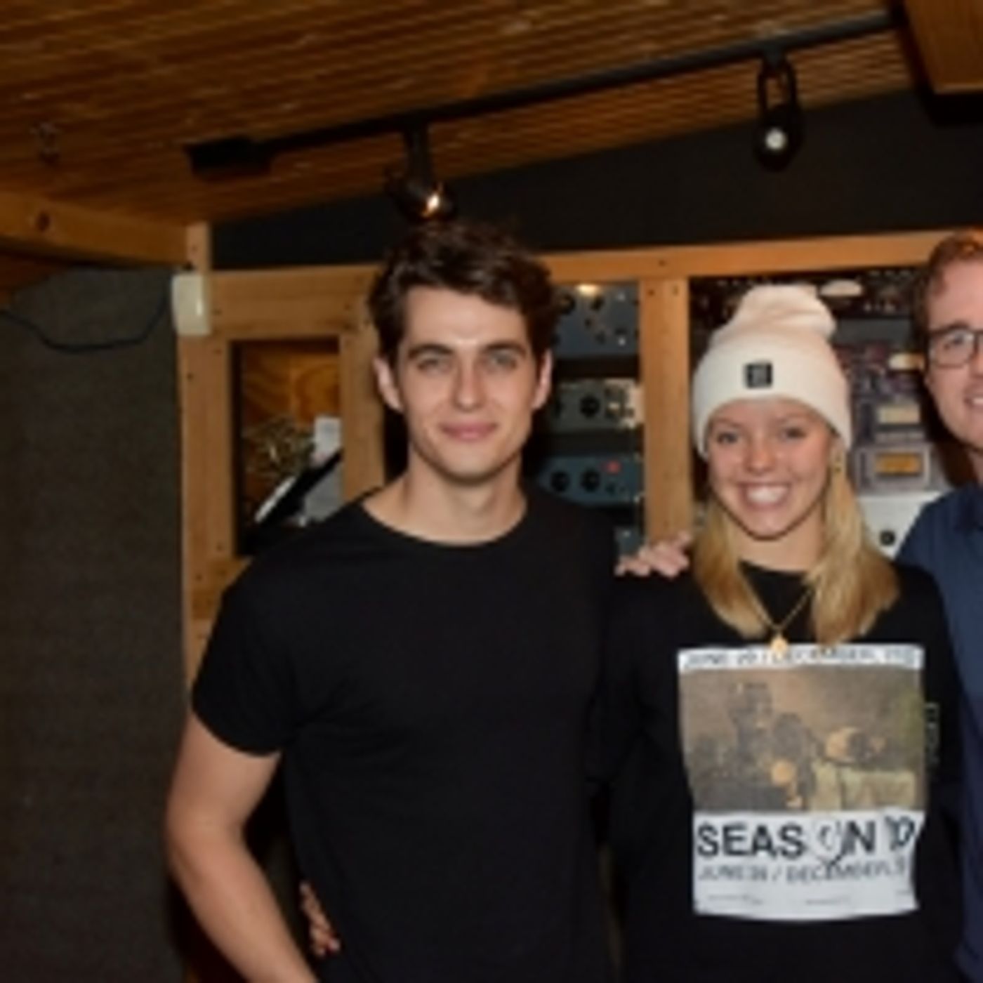 Wake Up With BWW 12/23: GRAND HORIZONS Begins Previews, and More!  Image