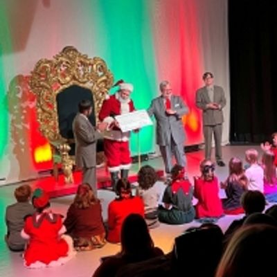 Photos: First Look At MIRACLE ON 34TH STREET At Theatrikos