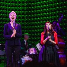 Review: JANE LYNCH & KATE FLANNERY Bring the Glee to Their Office Christmas Party In 