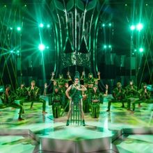 Review: FALLING | IN LOVE at Friedrichstadt-Palast - Berlin