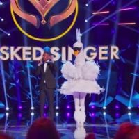 VIDEO: Another Celebrity is Unmasked on THE MASKED SINGER!