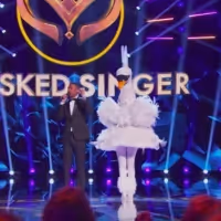 VIDEO: Another Celebrity is Unmasked on THE MASKED SINGER! Video