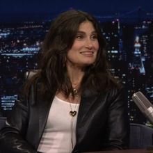 Video: Idina Menzel Learned to Climb a Redwood Ahead of REDWOOD on Broadway