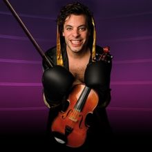 Feature: DIEDERICK ENSINK BRENGT MUZIKALE STRIJD NAAR HET THEATER!