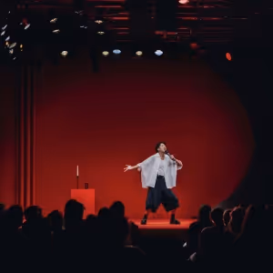 Jes Tom’s One-Person Show LESS LONELY to Open Off-Broadway this weekend at Greenwich…