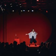 Jes Tom’s One-Person Show LESS LONELY to Open Off-Broadway this weekend at Greenwic