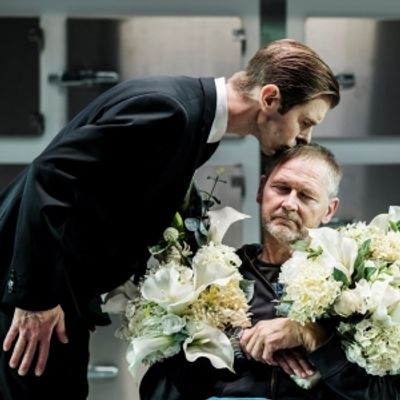 Review: EN LYKKELIG SLUTNING at Aarhus Teater