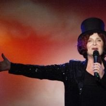 Photos: Therese Lee Plays RIDING THE BUS TO THE RED CARPET at Don't Tell Mama