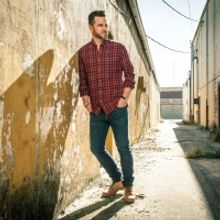 David Nail Brings Intimate Acoustic Set To Downtown Woodstock