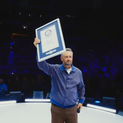 Nate Bargatze's BIG DUMB EYES Tour Earns Official Guinness World Records Title