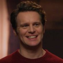 Interview: Jonathan Groff Reveals How Filming KNOCK AT THE CABIN Was Similar to Theat