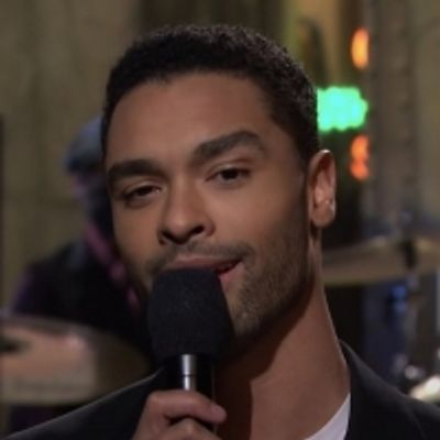VIDEO: Regé-Jean Page Sings 'Unchained Melody' in SATURDAY NIGHT LIVE Monologue