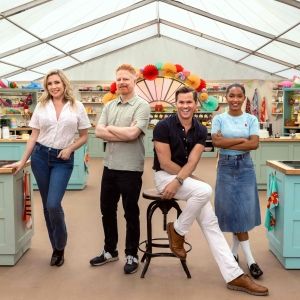 Photos/Video: First-Look at Jesse Tyler Ferguson, Andrew Rannells in THE GREAT…