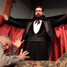 Review: DRACULA at Elmwood Playhouse