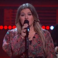 VIDEO: Kelly Clarkson Covers 'One Fine Day' Video