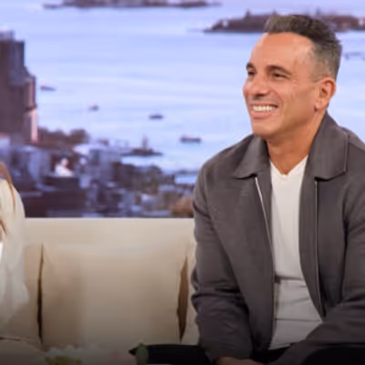 Sebastian Maniscalco Reacts to His Own 'SNL' Impression on THE DREW BARRYMORE SHOW