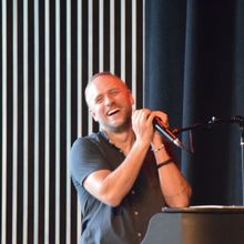 Review: MAD HATTERS DUELING PIANOS at MAD House 101 Restaurant & Bar