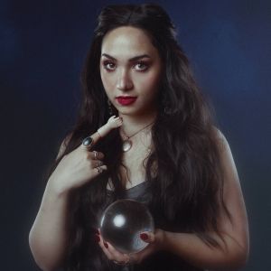 Bella Hull Returns To The Edinburgh Fringe With DOCTORS HATE HER