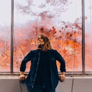 Jenny Owen Youngs Shares New Single 'Someone's Ex'