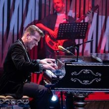 Review: Jonathan Roxmouth Nails Perfect Pitch in KEY CHANGE