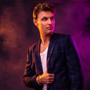 Dom Scott To Release Debut Solo Single 'Wait A Minute'