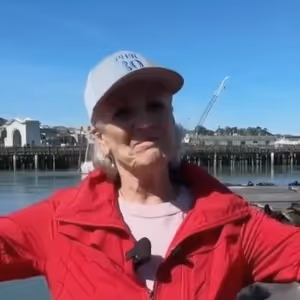 VIDEO: Karen Mason Entertains San Fransisco Sea Lions With Song