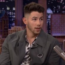 VIDEO: Nick Jonas Reacts to That Spinach in His Teeth During the Grammys on THE…