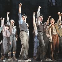 UN DÍA COMO HOY: NEWSIES se estrenaba en Broadway