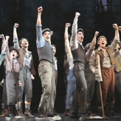 UN D&Iacute;A COMO HOY: NEWSIES se estrenaba en Broadway