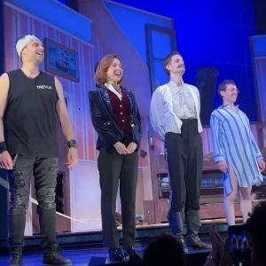 Video: Watch Ellie Kemper Take Her First Broadway Bows in PETER PAN GOES WRONG