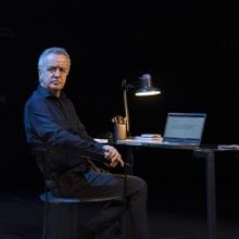 Carlos Hipólito viaja hasta OCEANÍA en las Naves de Matadero en Madrid