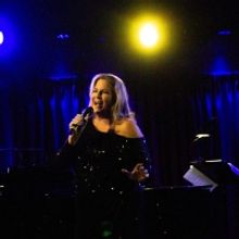Review: Bartz Charts Starts Hearts In OFF THE CHARTS WITH MARTHA BARTZ At The Green R