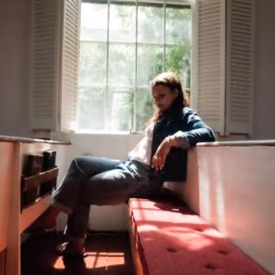 Oh Louise Premieres New Single DO YOU LIE TO EVERYONE