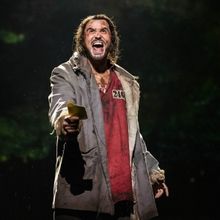 Feature: MILAN VAN WAARDENBURG SPEELT HOOFDROL IN LES MISERABLES IN LONDEN!