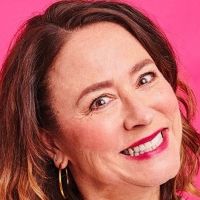EDINBURGH 2019: BWW Review: ARABELLA WEIR: DOES MY MUM LOOM BIG IN THIS, Assembly