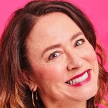 EDINBURGH 2019: BWW Review: ARABELLA WEIR: DOES MY MUM LOOM BIG IN THIS, Assembly