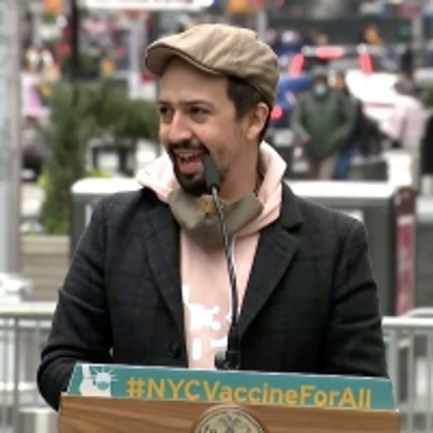 Wake Up With BWW 4/13: Lin-Manuel Miranda Helps Open Broadway Vaccination Site, and More!  Image