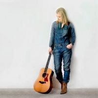 Rachel Garlin's 'Boys Of Summer' Premieres Via Guitar Girl Magazine