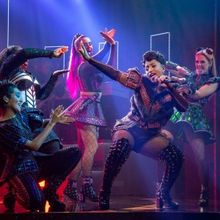 Review: SIX at the Aronoff Center