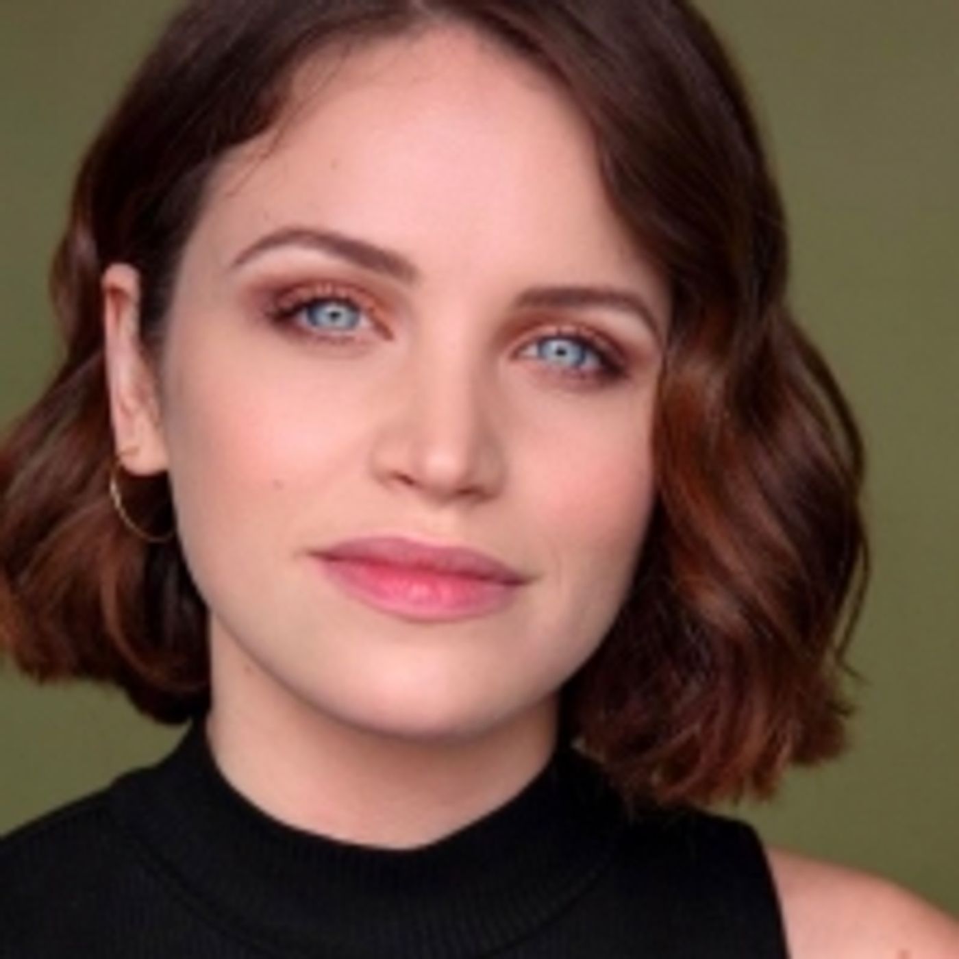 Wake Up With BWW 2/14: Lindsay Pearce and Sam Gravitte Join WICKED, and More!  Image