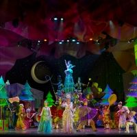 CIRQUE DREAMS HOLIDAZE Lights Up the Anchorage Holiday Season