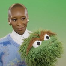 Video: Cynthia Erivo Sings 'It's Not Easy Bein' Green' with Oscar the Grouch