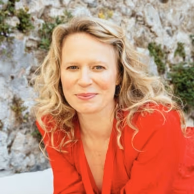 Interview: Jessica Dickey of SISTERING: THE ART OF HOLDING CLOSE AND LETTING GO Explores the Joys and Sorrows of a Sibling Bond That Sustains Her Life in the Theater