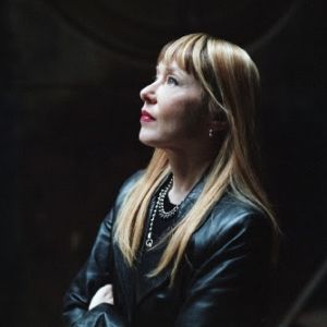 Suzanne Vega Adds West Coast Dates to 'Flying With Angels' Tour