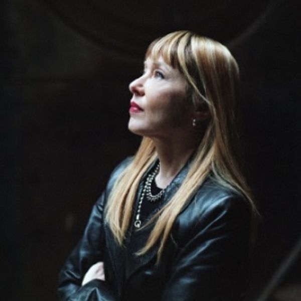 Suzanne Vega Adds West Coast Dates to 'Flying With Angels' Tour Photo